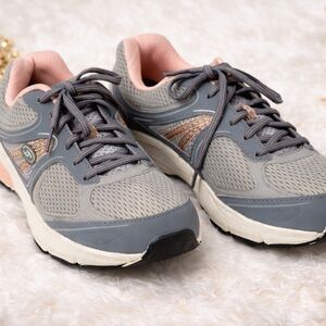 𝓗𝓪𝓻𝓹𝓮𝓻 — 𝓣𝓱𝓮 𝓐𝓵𝔀𝓪𝔂𝓼-𝓜𝓸𝓿𝓲𝓷𝓰 𝓦𝓸𝓶𝓪𝓷 | 𝓓𝓻. 𝓢𝓬𝓱𝓸𝓵𝓵’𝓼 𝓒𝓸𝓶𝓯𝓸𝓻𝓽 𝓢𝓷𝓮𝓪𝓴𝓮𝓻 7.5